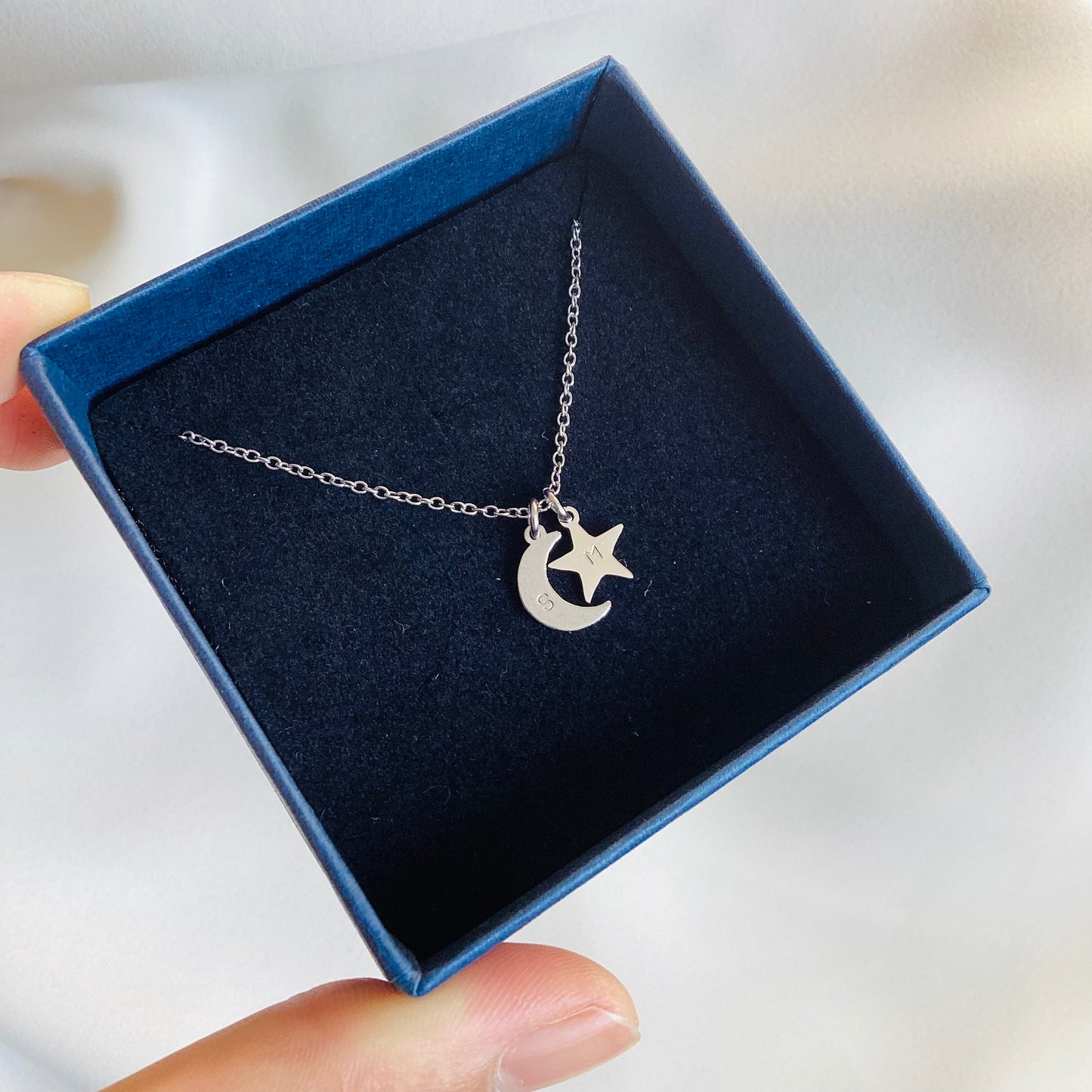 collier personnalise estampe initiales argenté