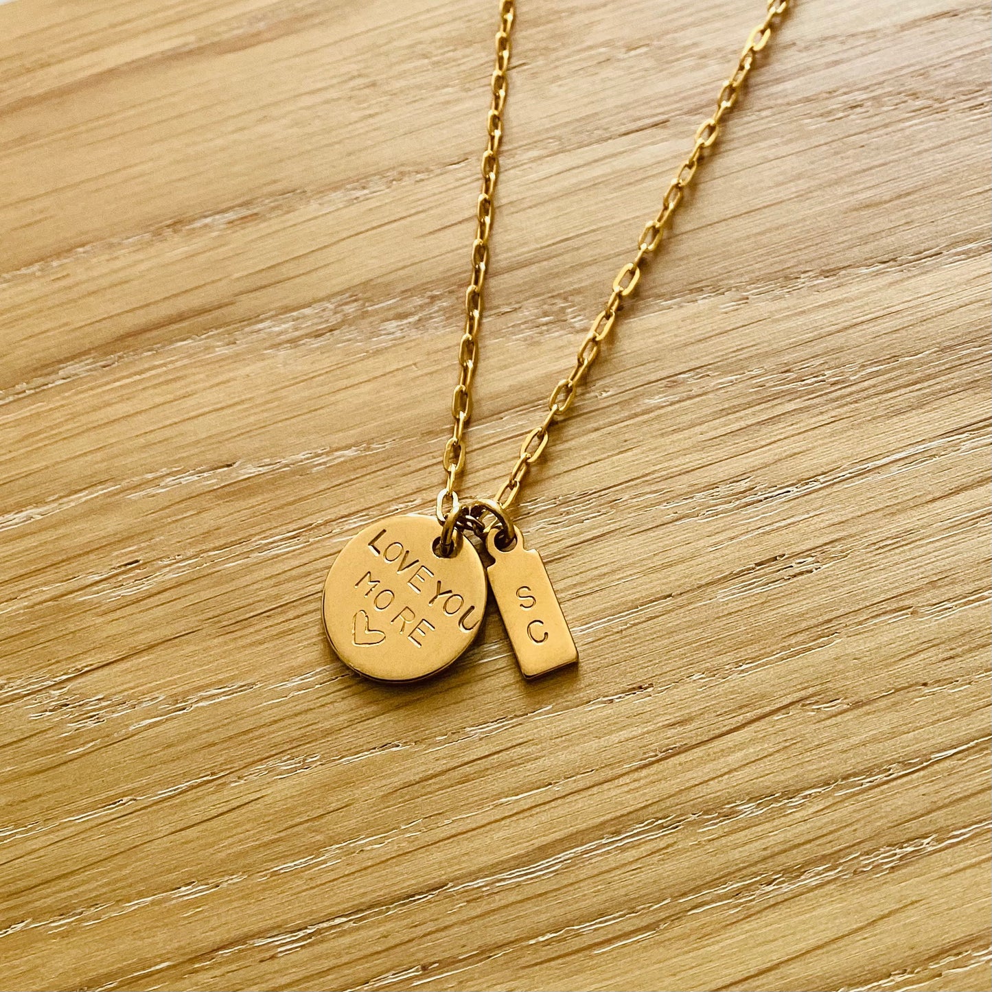 collier pendentif estampé à la main