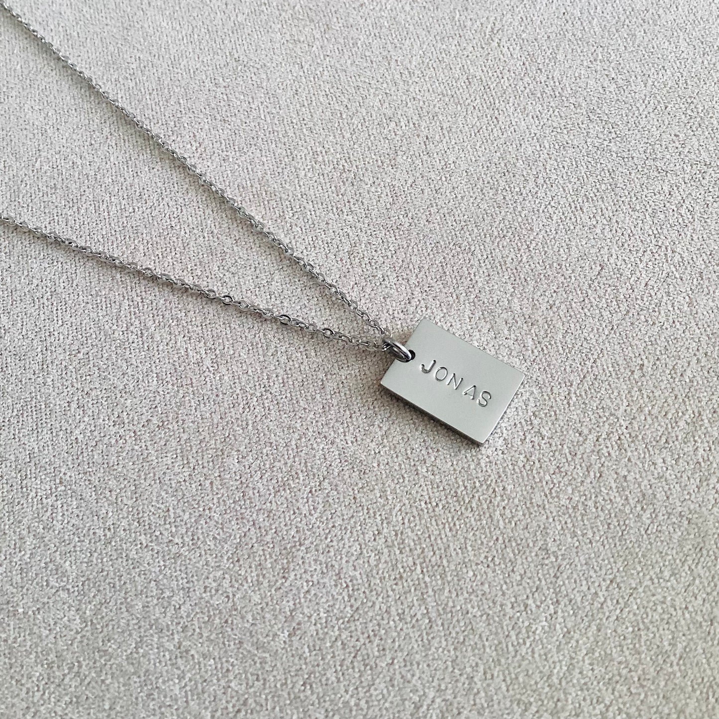 collier prénom estampé à la main