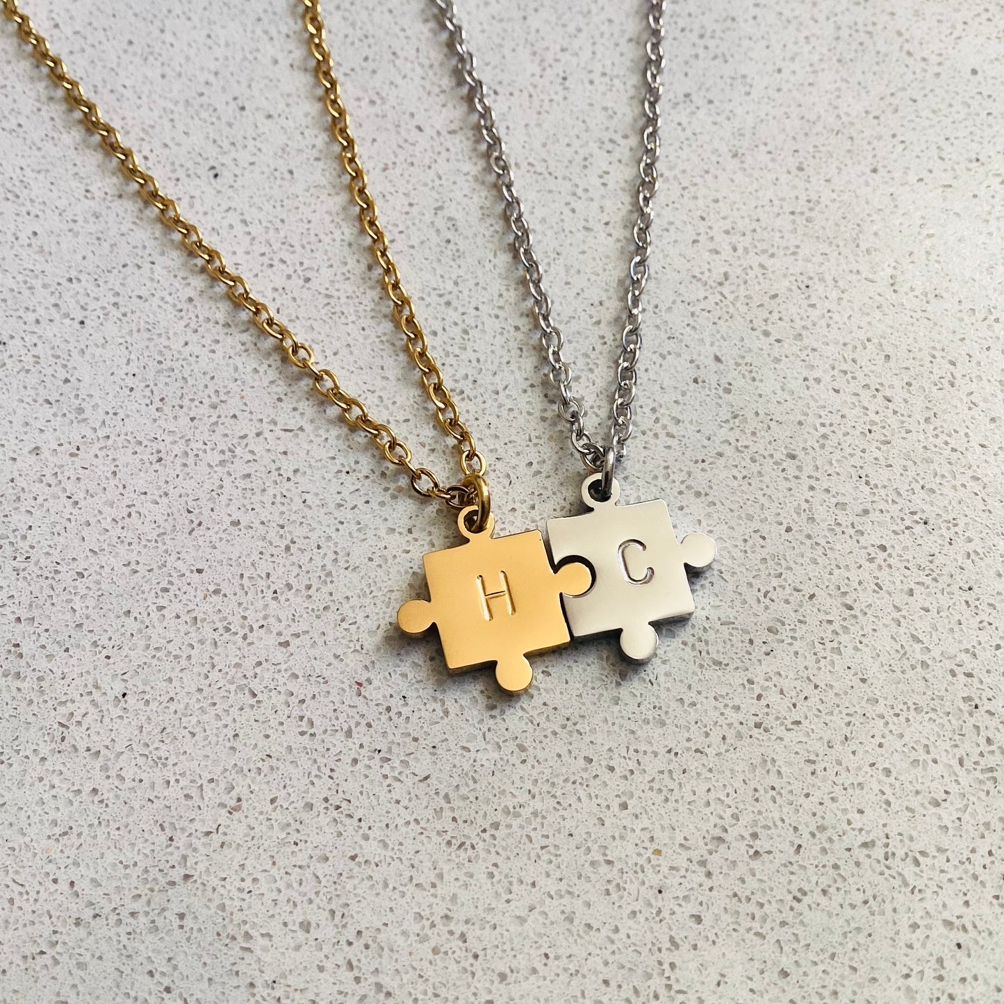 collier puzzle personnalise estampe a la main