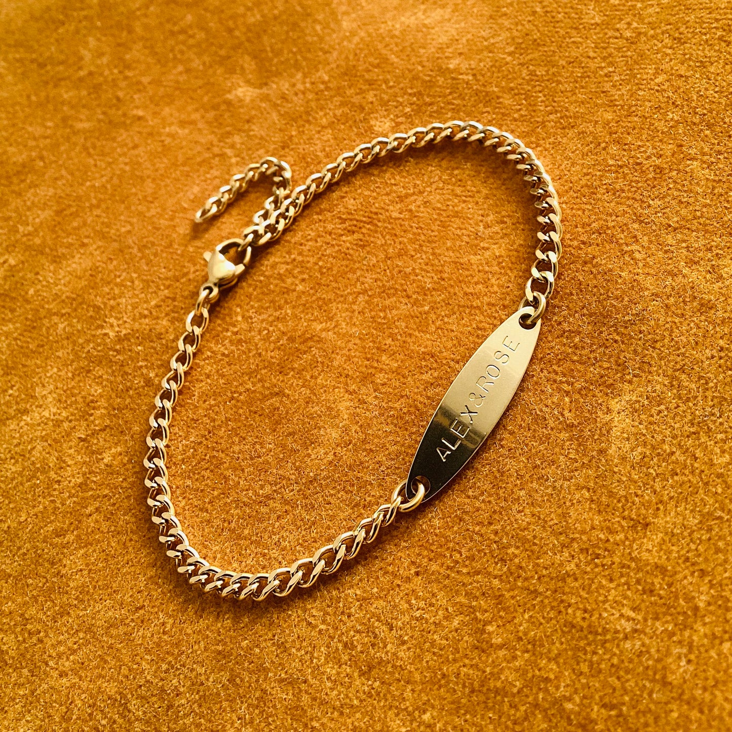 bracelet estampe avec lettres