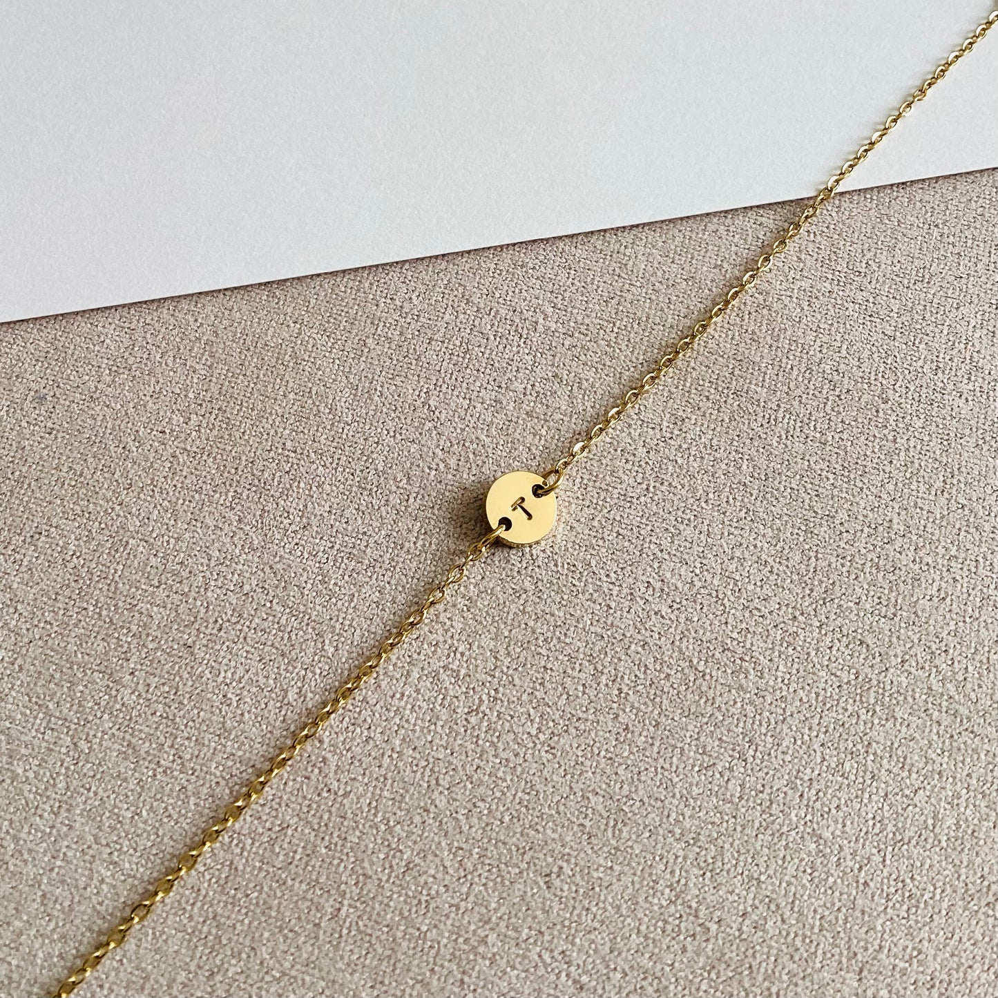 bracelet estampé initiale minimaliste