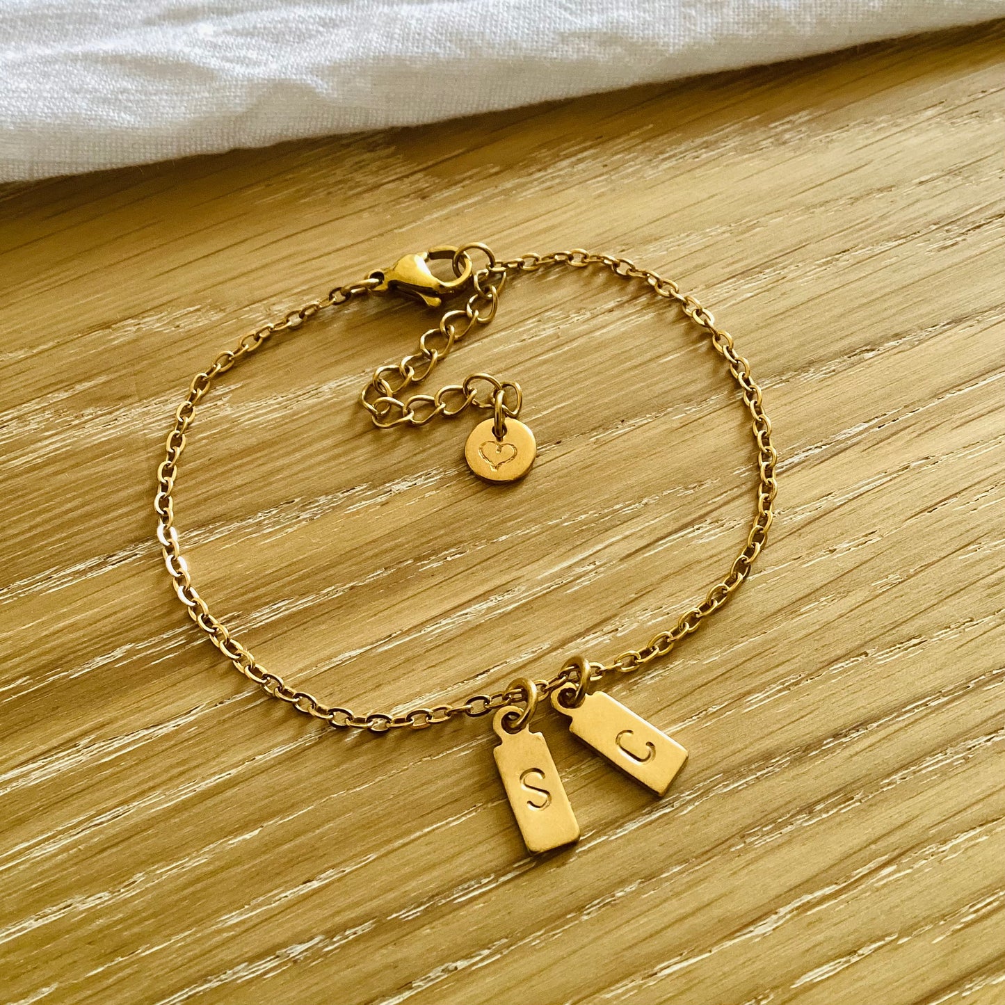 bracelet initiales estampes en acier inoxydable cadeau personnalise