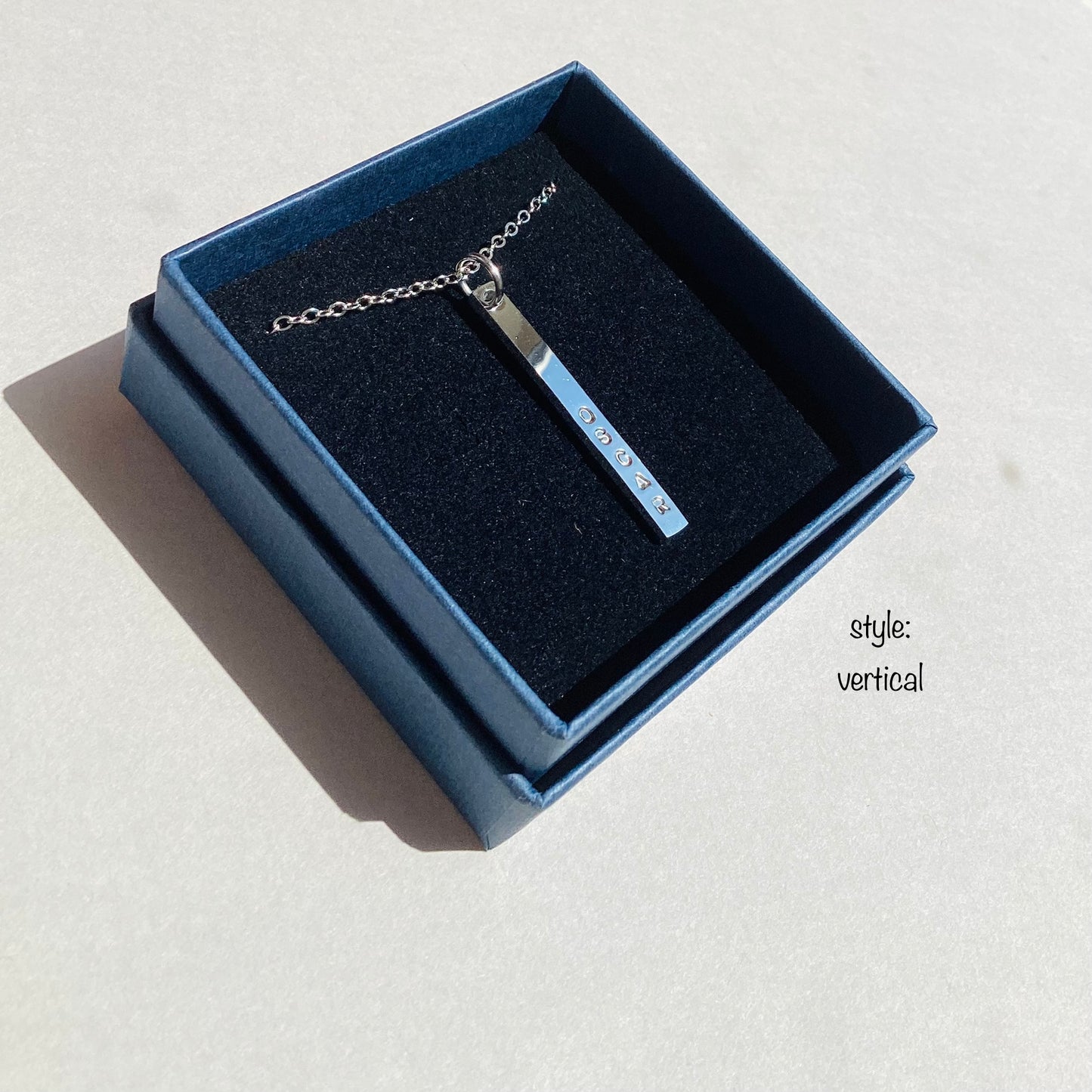 collier estampé vertical