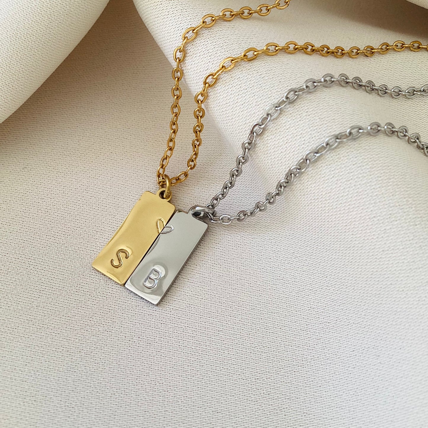 collier initiale cadeau personnalisé