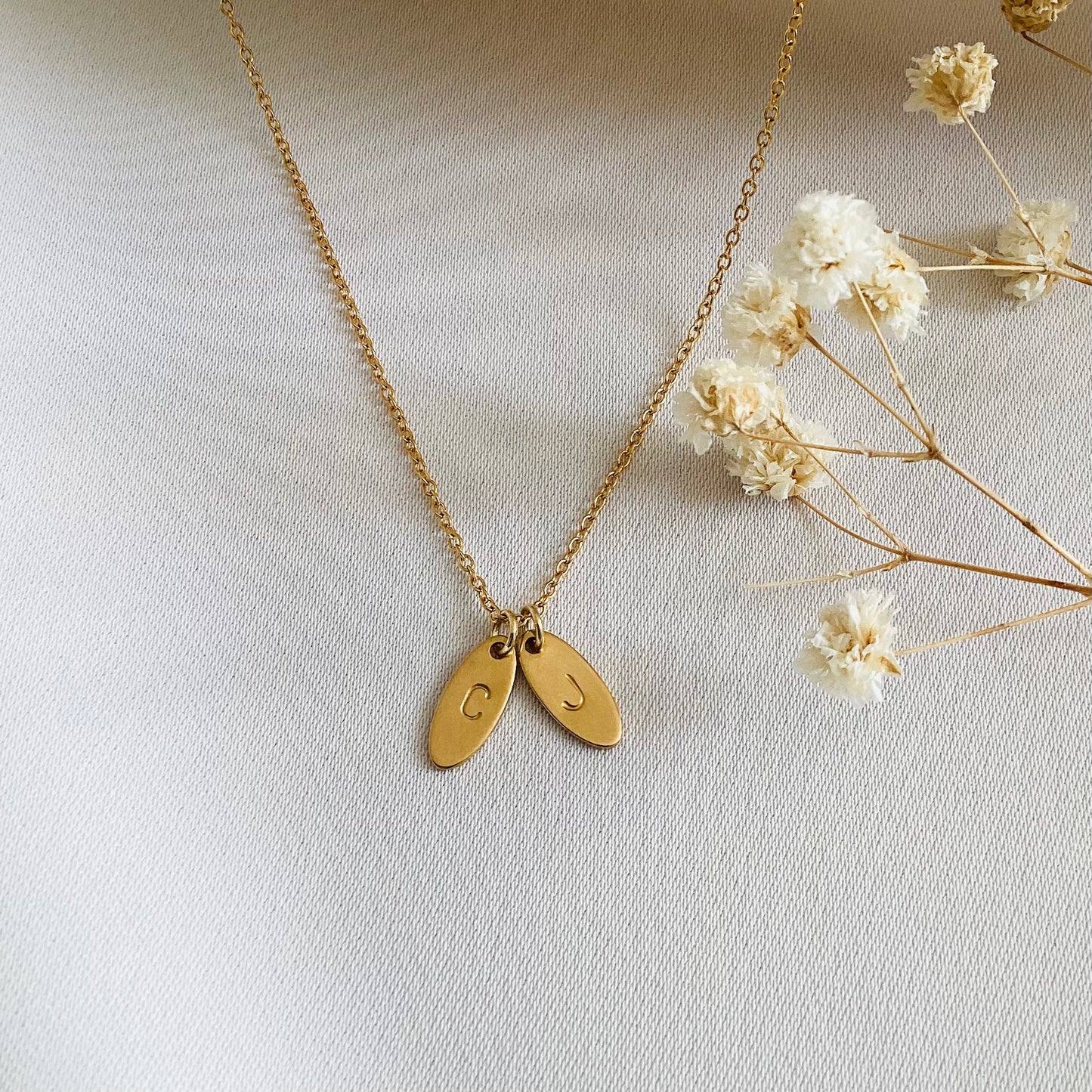 collier personnalisé estampé à la main avec pendentifs ovales