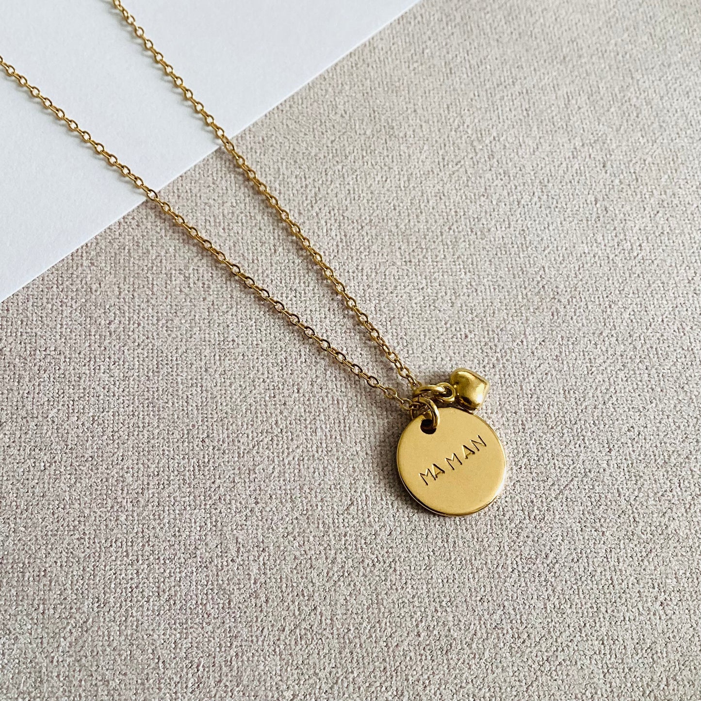 collier personnalisé estampé en doré