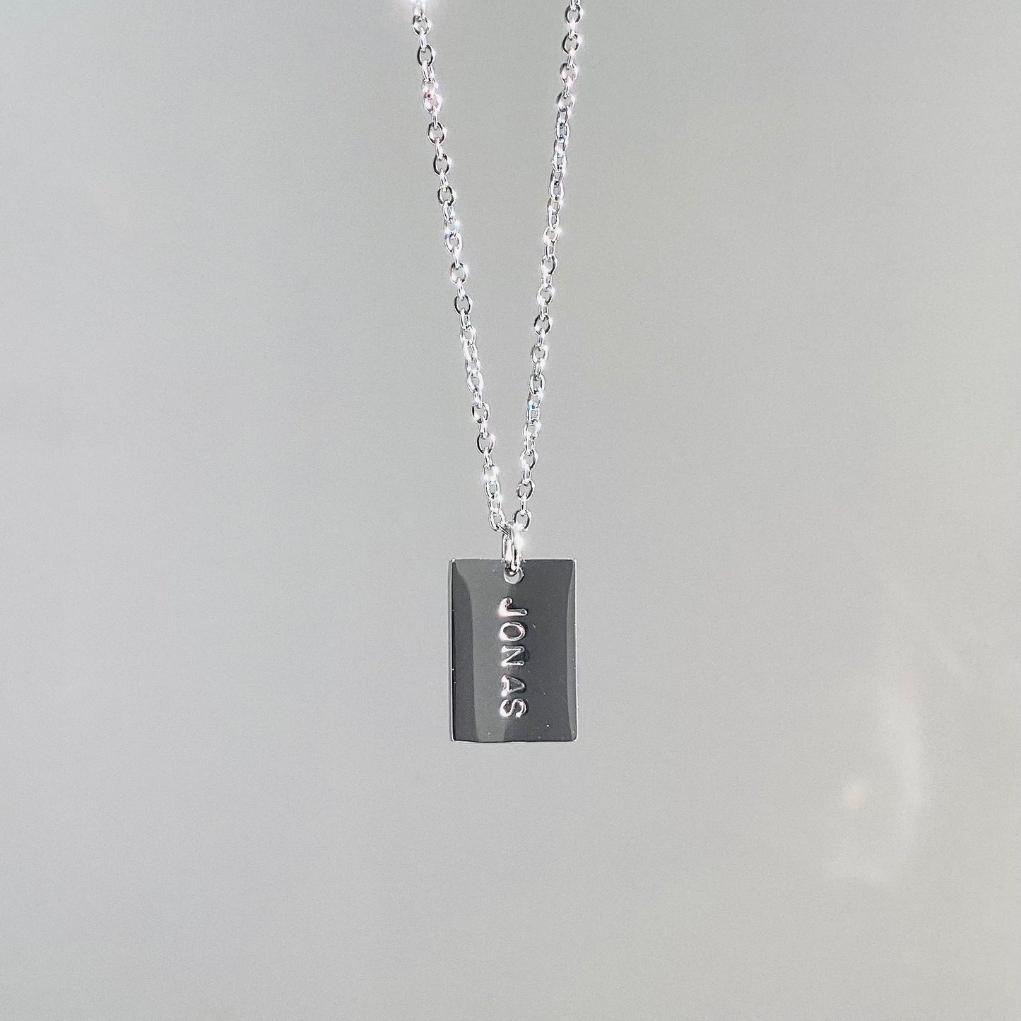 collier personnalisé estampé minimaliste