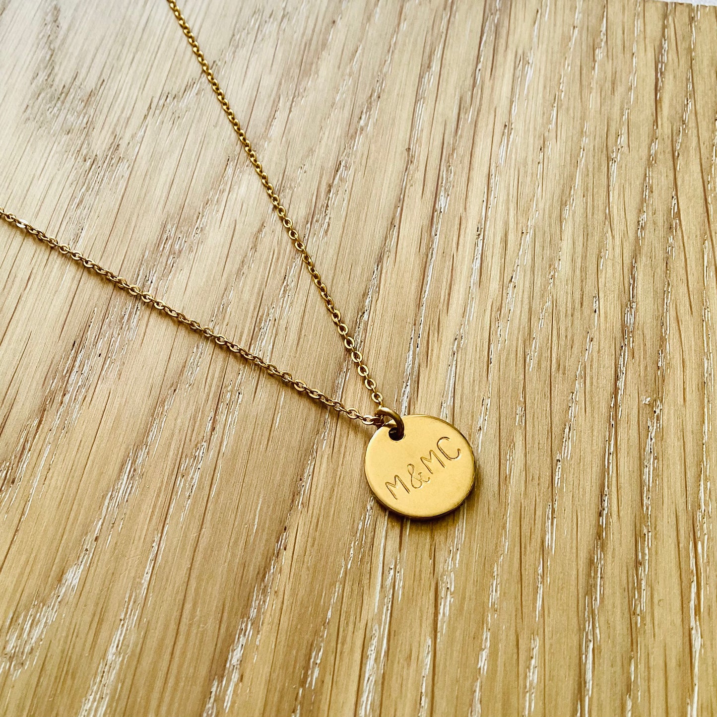 collier personnalisé estampé pendentif rond