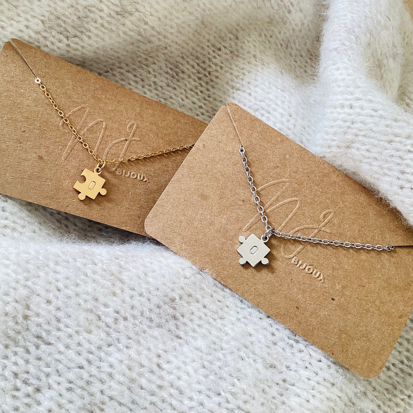 collier puzzle estampe initiale