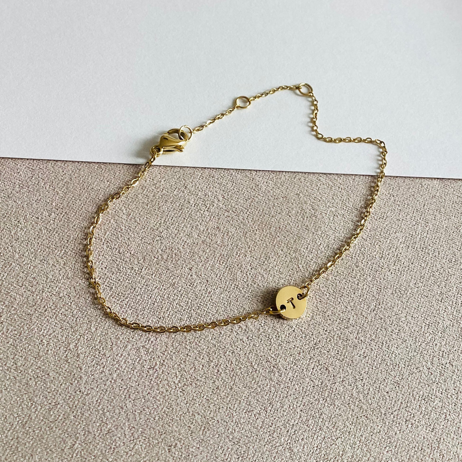 bracelet initiale minimaliste