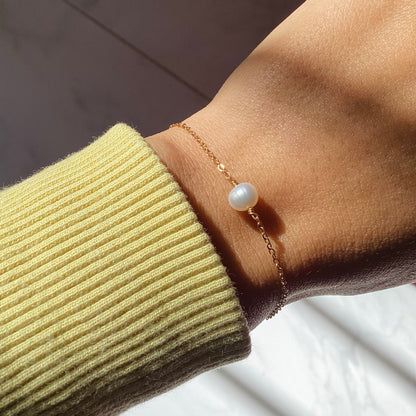 FRANÇOISE | Minimalist Pendant Bracelet - Cultured Pearl