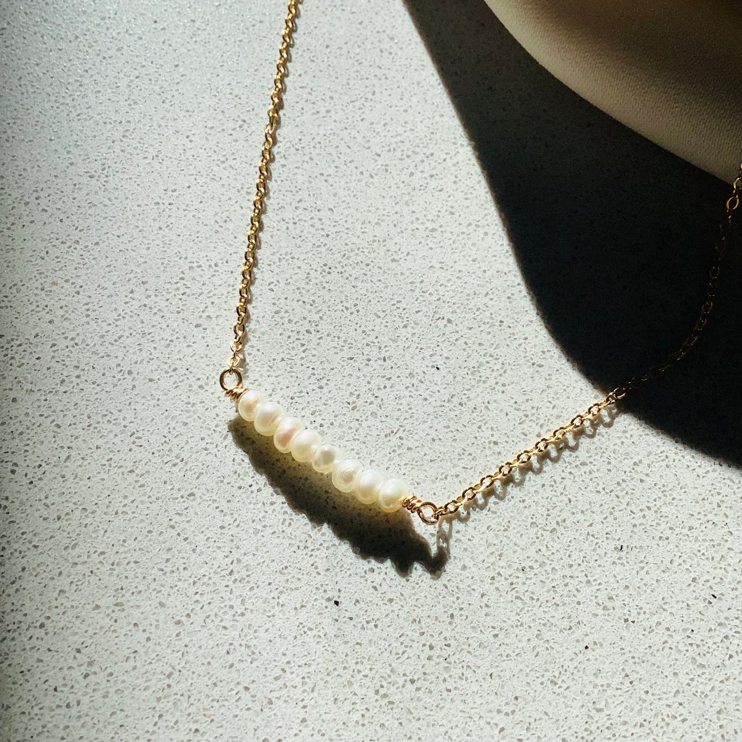 collier minimaliste pendentif perles de culture