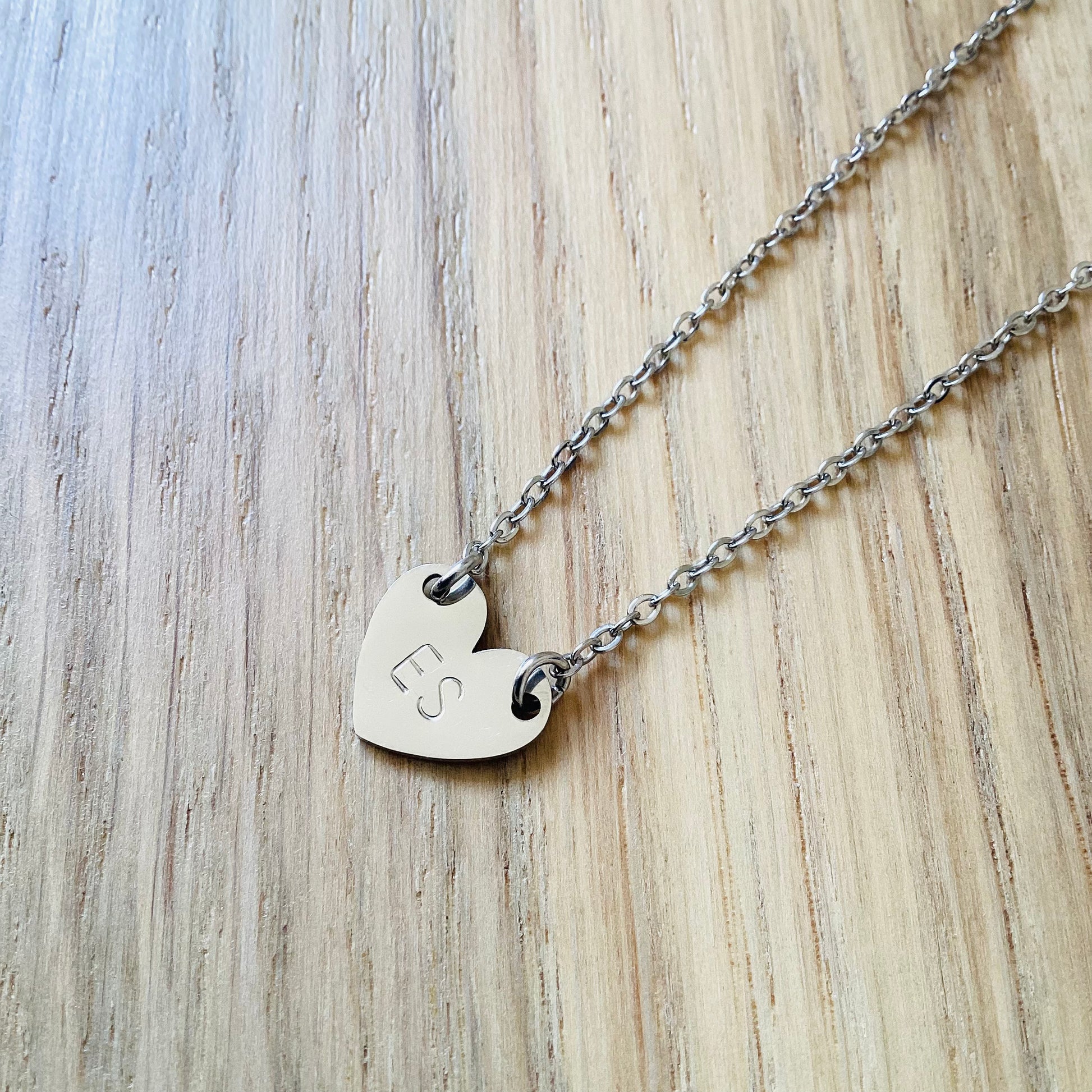 collier personnalisé pendentif en forme de coeur